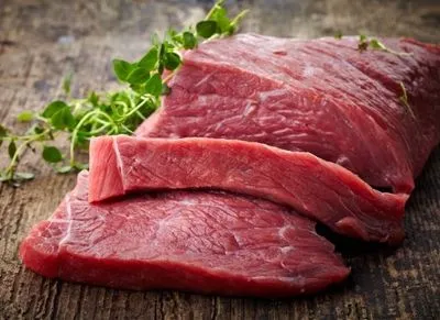 Експерт назвав чинники здешевлення м'яса в Україні