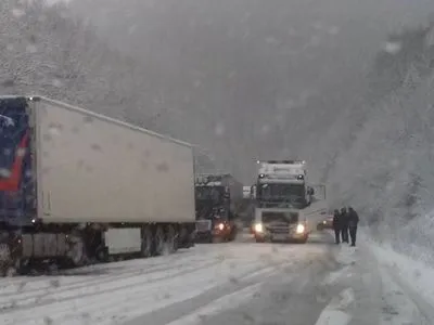 В'їзд вантажівок до Києва обмежать через негоду