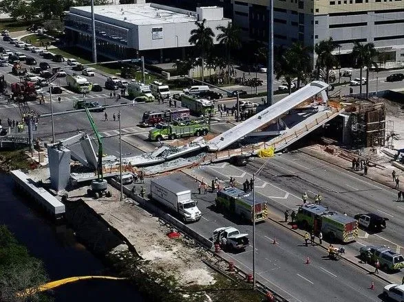 Внаслідок обвалу мосту у Флориді загинули четверо людей, ще 9 госпіталізовано