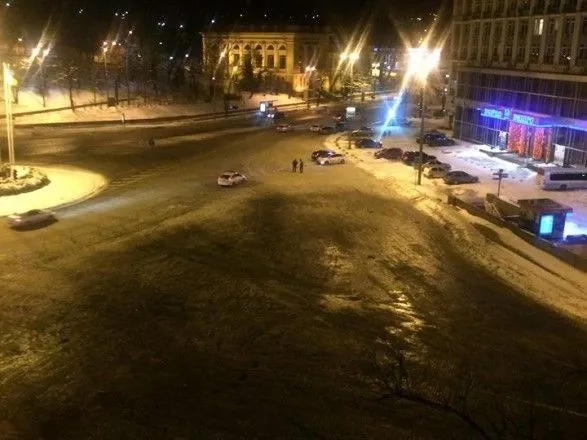 Грузовик в сопровождении полицейского кортежа покинул Европейскую площадь
