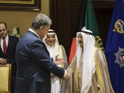 Порошенко з Еміром Кувейту домовились щодо спрощення візового режиму