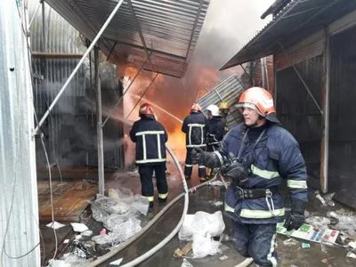 Пожар на рынке в Черновцах ликвидировали