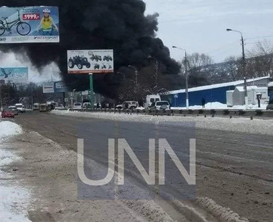 В Черновцах горит один из крупнейших рынков в Украине