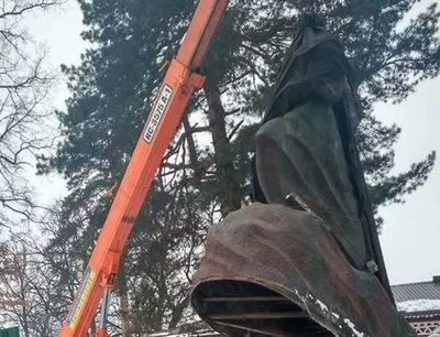 Декомунізація на Київщині: демонтували пам'ятник Корчагіну