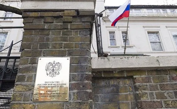 Російські дипломати залишили посольство в Лондоні