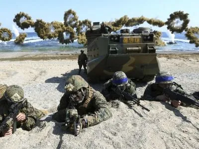 США і Південна Корея відновлять спільні військові навчання в квітні