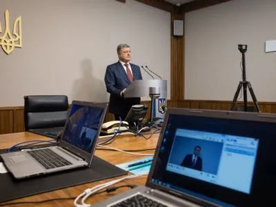 Суд еще раз отказал защите Януковича в повторном допросе Порошенко