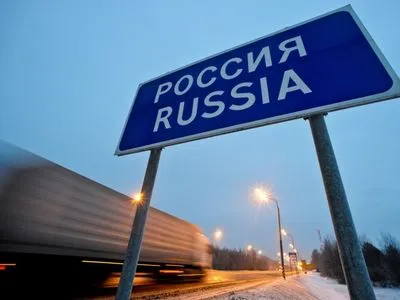 Россия ограничила движение грузовиков через границу