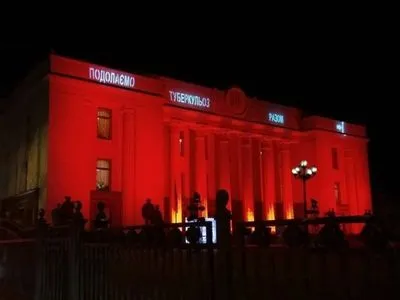 Будівлю ВР підсвітили червоним кольором