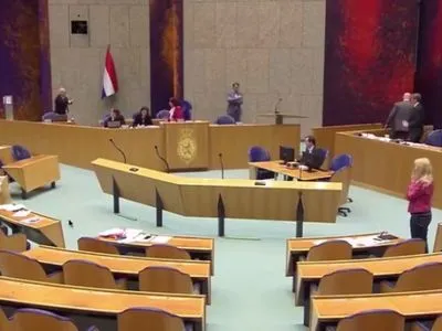 Мужчина пытался повеситься в зале парламента Нидерландов