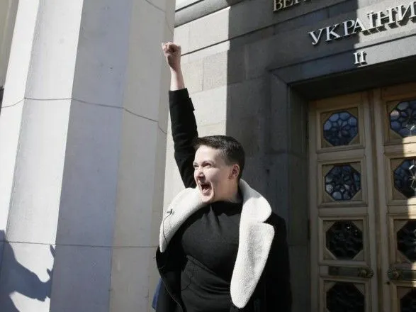 Казус Савченко: нардепа одновременно освободили и взяли под стражу