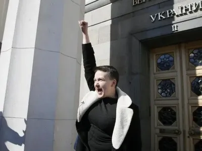 Казус Савченко: нардепа одновременно освободили и взяли под стражу