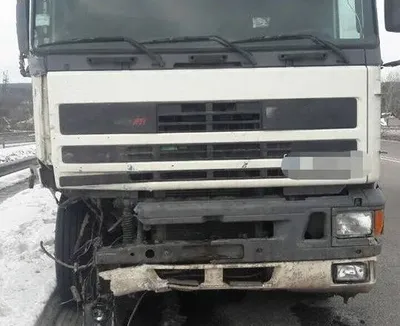 В Харькове грузовик столкнулся сразу с пятью автомобилями