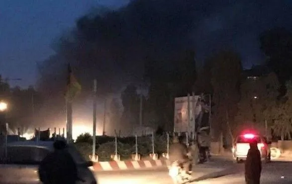Смертник в Афганістані скерував авто з вибухівкою в натовп, є жертви