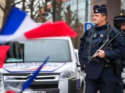 Во Франции мужчина открыл стрельбу и взял заложников в супермаркете