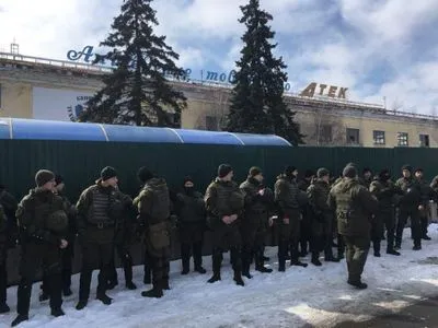 Столичную базу "азовского движения" в АТЕКа окружили силовики
