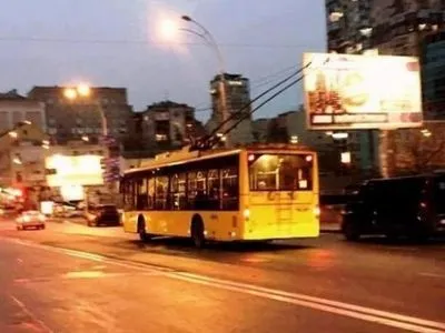 В Киеве на ходу загорелся троллейбус