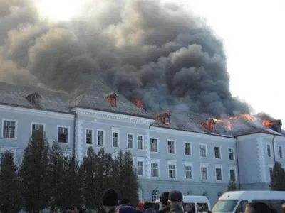 Масштабный пожар произошел в бывшем коллегиуме иезуитов во Львовской области