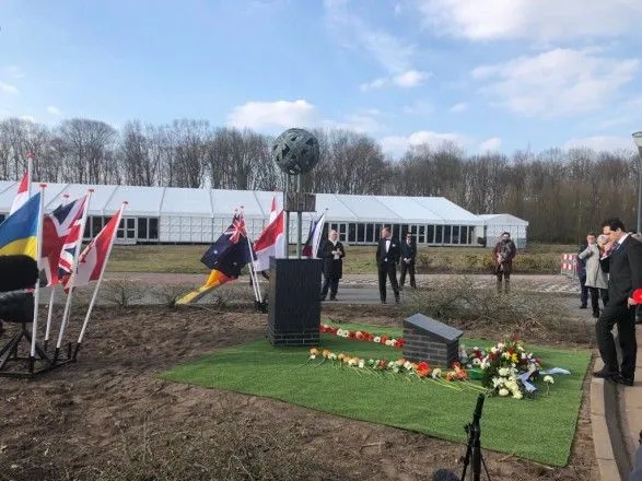 memorial-pamyati-zhertv-katastrofi-mh17-zyavivsya-u-niderlandakh