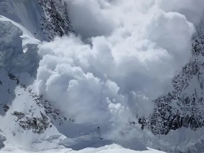 В Японии три альпиниста погибли из-за схождения лавины