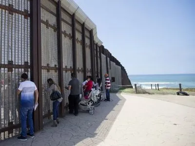 CNN: Трамп изучает вариант строительства стены на границе с Мексикой за счет Пентагона