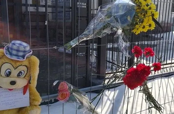 В посольстве РФ поблагодарили за соболезнования родственникам погибших в пожаре в Кемерово