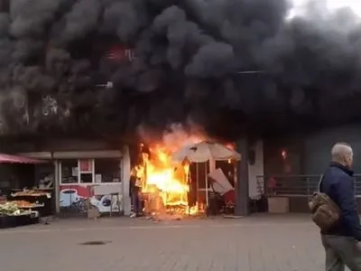 У Києві сталася пожежа біля метро "Лівобережна"