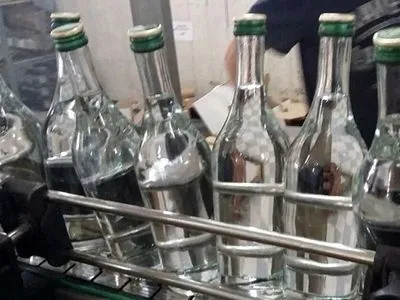 Теневой рынок "задавил" легальных производителей алкоголя - эксперт
