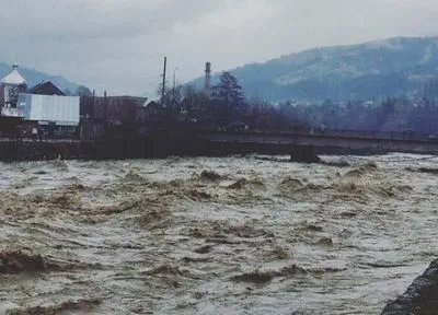Угроза паводка: штормовое предупреждение объявили на Закарпатье