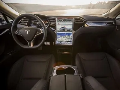 Tesla відкликає понад 120 тисяч автомобілів в усьому світі