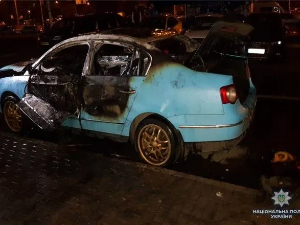 Пожарные не исключили, что причиной возгорания автомобиля в Киеве был поджог