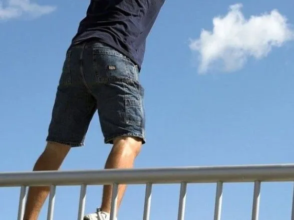 Разочаровался в жизни: в Одессе молодой француз собирался прыгнуть с моста