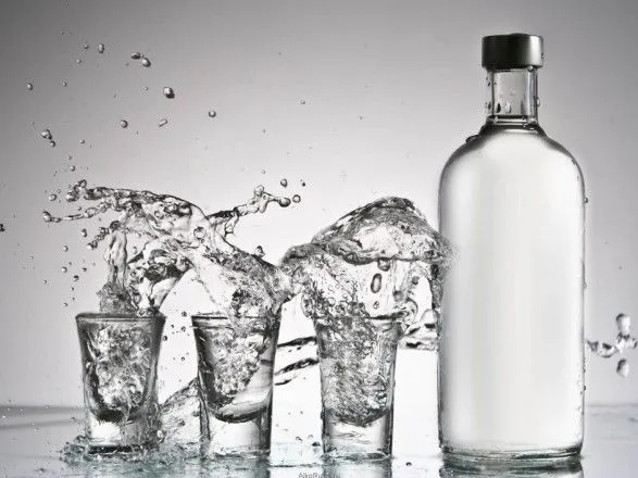 В Украине рекордно упали объемы производства легальной водки