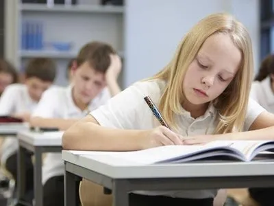 Президент Латвії затвердив перехід російських шкіл на державну мову навчання