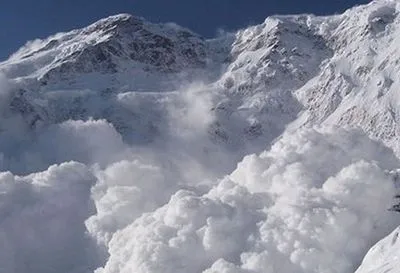 Загроза сходження лавин зберігається у Карпатах
