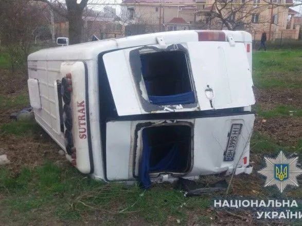 Под Одессой в результате ДТП погиб один пассажир и еще десять пострадали