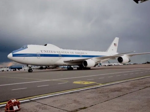 В США подняли в воздух самолет "Судного дня" Boeing E-4B