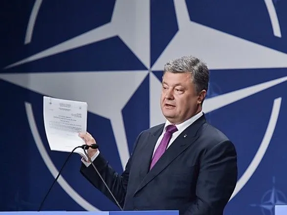 НАТО должно шире открыть двери для Украины - Порошенко