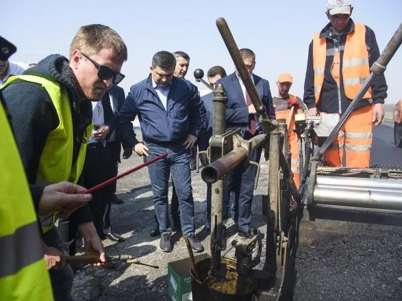 Якість ремонту доріг: Кабмін очікує на звіт Укравтодору в середині травня