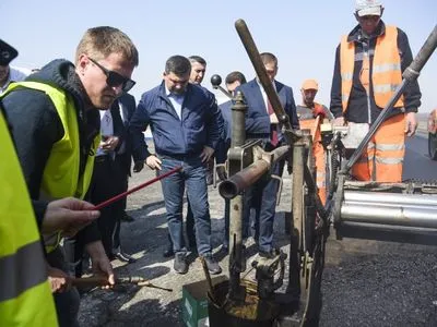 Якість ремонту доріг: Кабмін очікує на звіт Укравтодору в середині травня