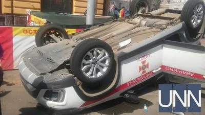 Автомобиль спасателей перевернулся после ДТП в Одессе