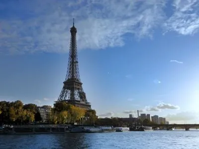 В Париже закрыли Эйфелеву башню из-за забастовки