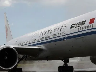 В Китае экстренно сел самолет: пассажир напал с ручкой на члена экипажа