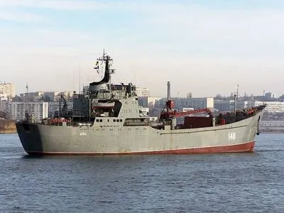 Корабель ВМФ РФ з військовою технікою на борту прямує в сирійський порт - ЗМІ