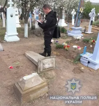 Могильна плита вбила 3-річну дитину в Одеській області