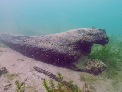В Німеччині підняли з дна озера доісторичний корабель