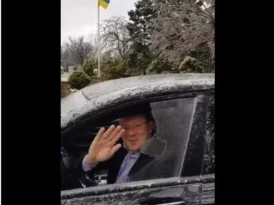 Посол Украины показал "весеннее настроение" Канады