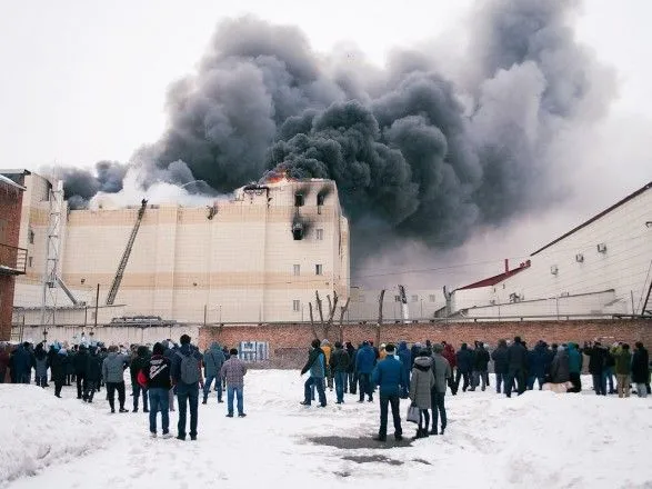 У МНС РФ назвали можливу причину пожежі в ТЦ "Зимова вишня"