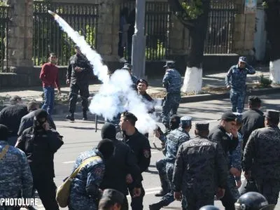 Полиция Армении готова применить спецсредства для разгона митинга