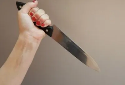 Жінка напала з ножем на ґвалтівника своєї доньки на Тернопільщині